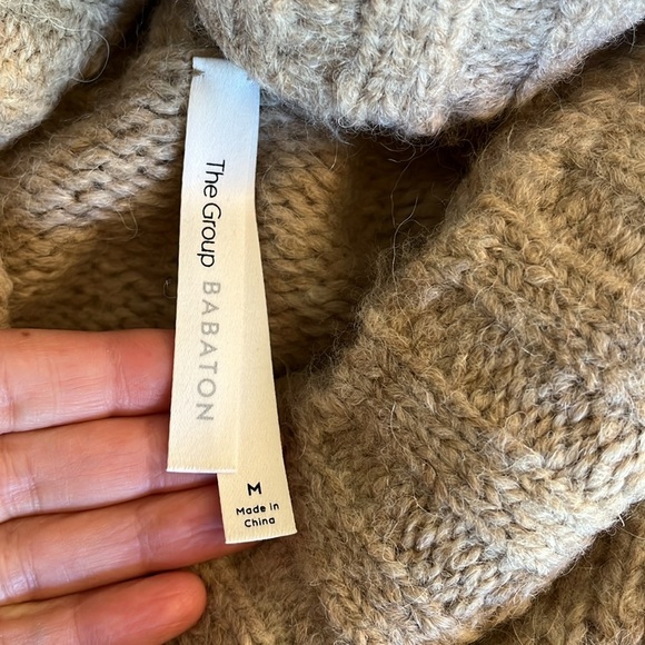 Aritzia Alpaca Blend Plutarch Turtleneck Sweater Size M Taupe Cozy Oversized - Picture 9 of 15